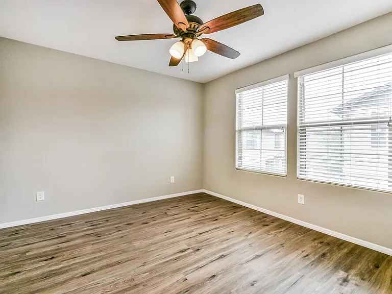 825 S Swallow Ln — Photo 13