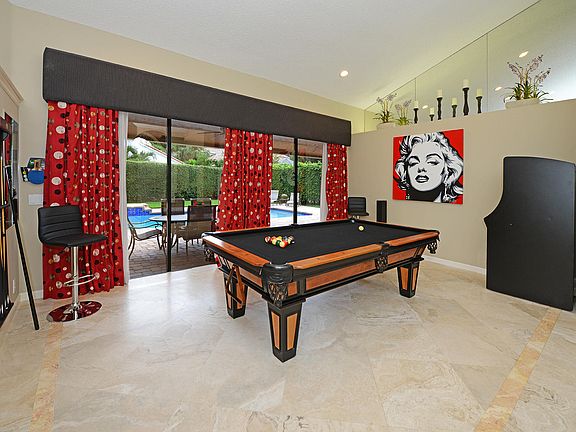 Home For Sale In Woodfield Country Club