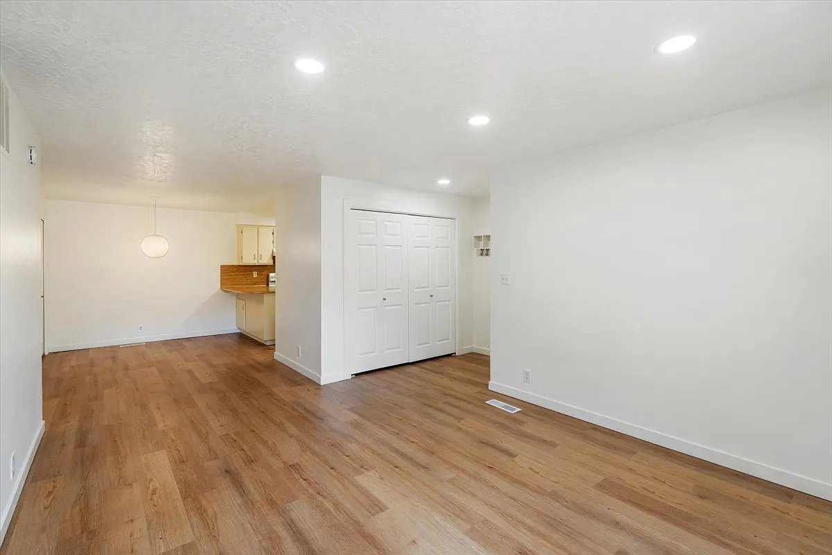 2 bed, 1210 sqft, $1,650 — Photo 3