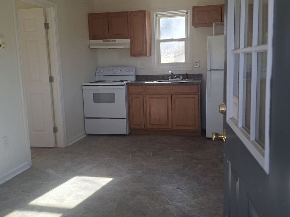 2nd image of 10439 Stonewall Jackson Hwy Front 103