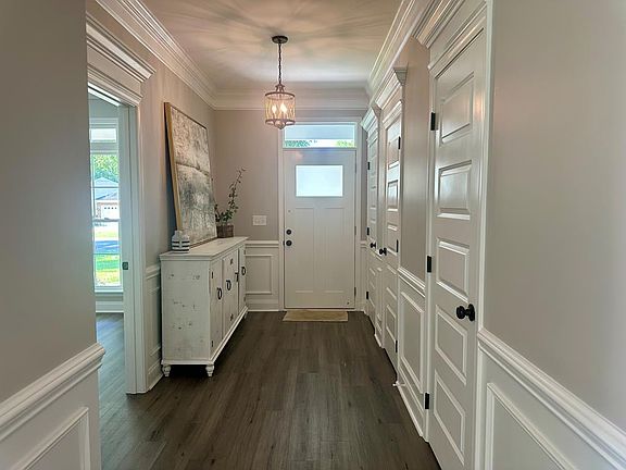 5th image of 211 Saxton Pl