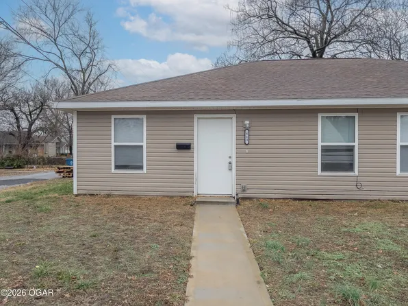 813 W 8th St, Joplin, MO 64801