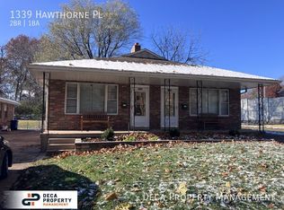 1339 Hawthorne Pl, Saint Louis, MO 63117