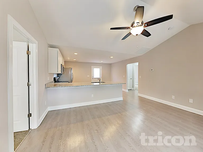 603 Foster St — Photo 3