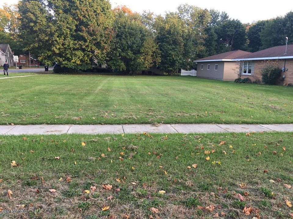 2nd image of 203 1st St