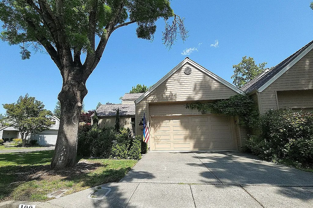 100 Reed Ct photo 1