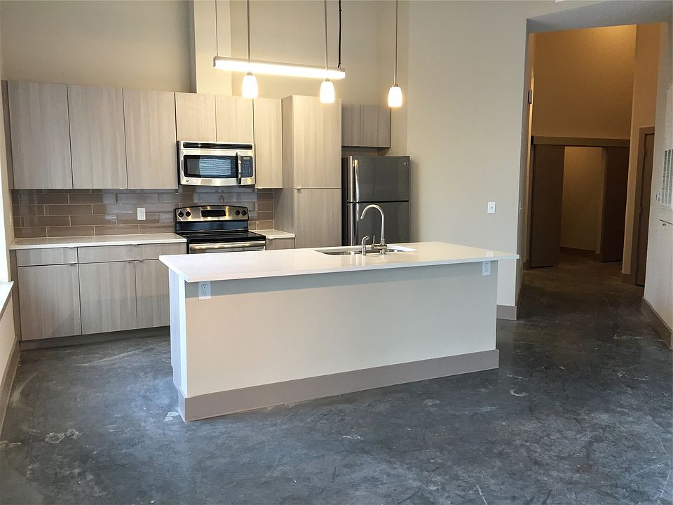Loft Kitchen/Dining/Island Bar