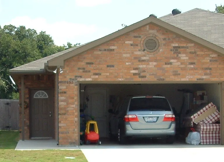 957 Sylvia St — Photo 1