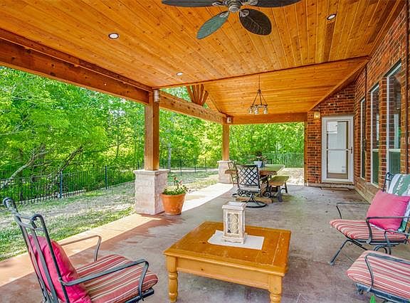 4th image of 1022 Hidden Creek Ct