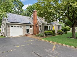 31 Woodland Rd, East Greenwich, RI 02818