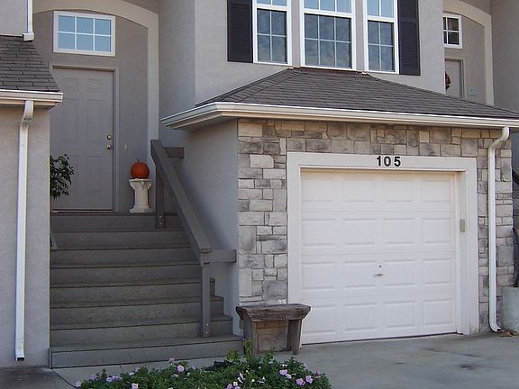 Front of townhouse and one car garage
