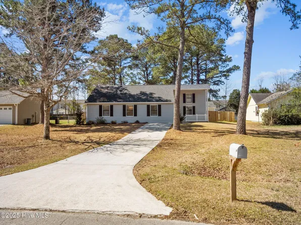 105 Pine Needle Drive, Hubert, NC 28539