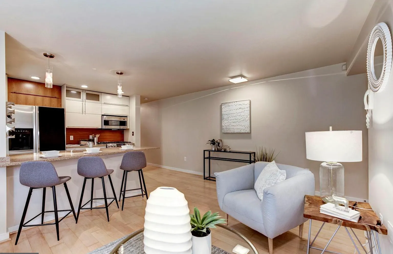 2 bed, 780 sqft, $3,200 — Photo 4