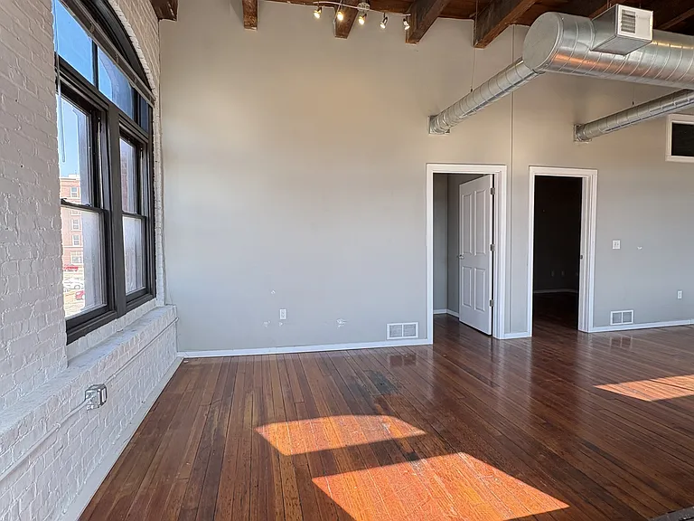 116 N 5th St #215 — Photo 6