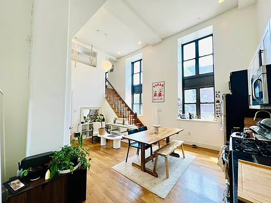 Rented by EXR | media 20