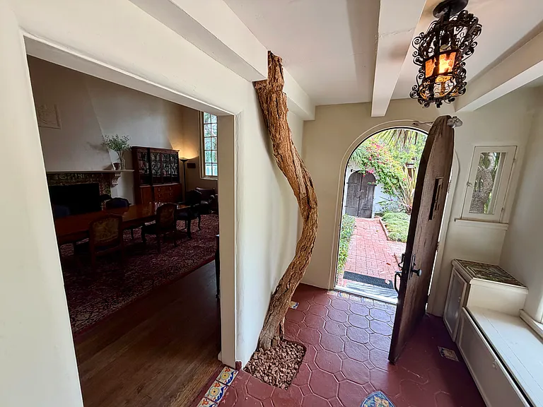 311 Amalfi Dr — Photo 46
