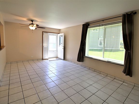 4th image of 2680 Stanton Ct S