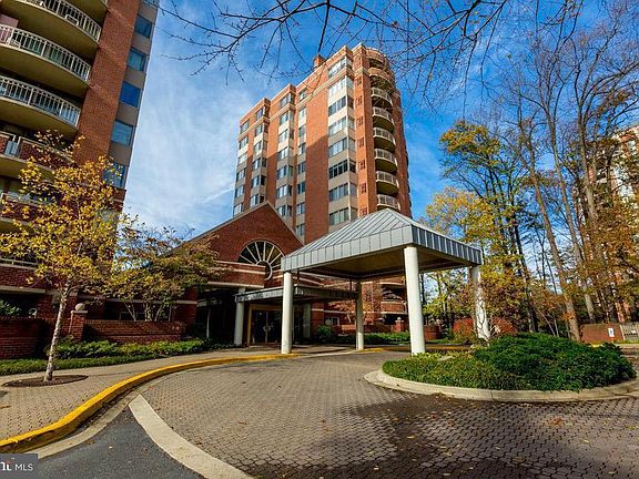 3rd image of 5802 Nicholson Ln Unit 2-508