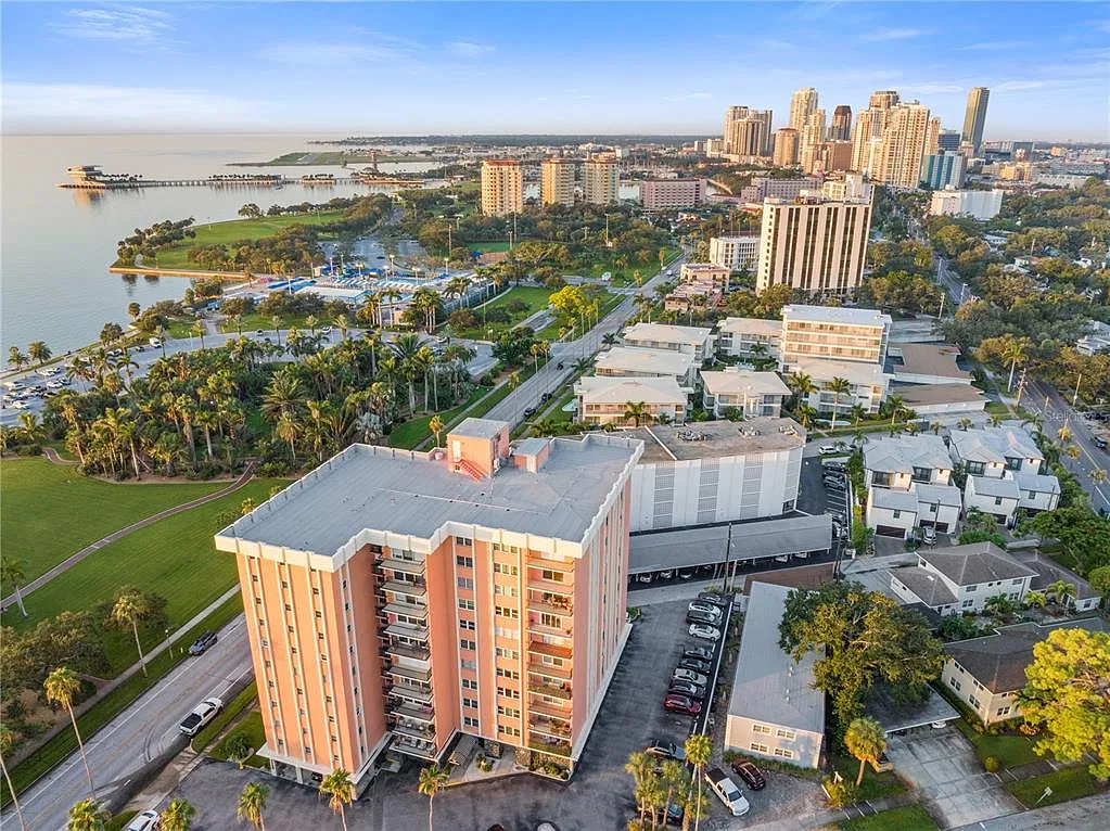 1 bed, 1.5 bath, 950 sqft, $3,300 — Photo 1