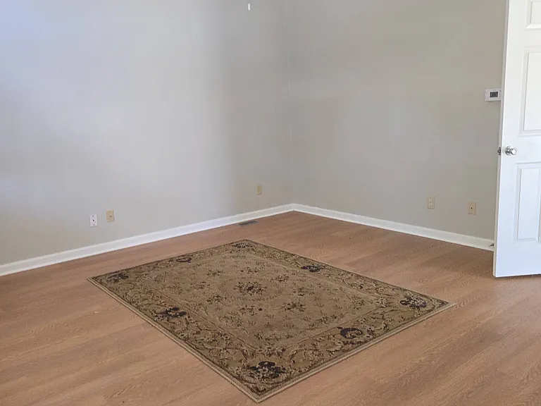 235 Meadow Glen Dr — Photo 6