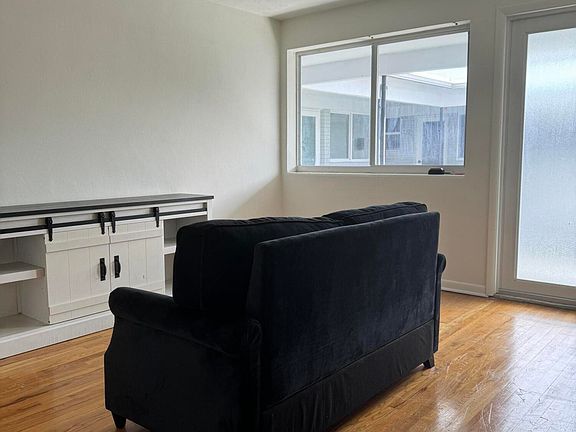 5th image of 302 Lake Osborne Drive #27