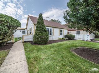 32 Garden Dr, Montgomery, IL