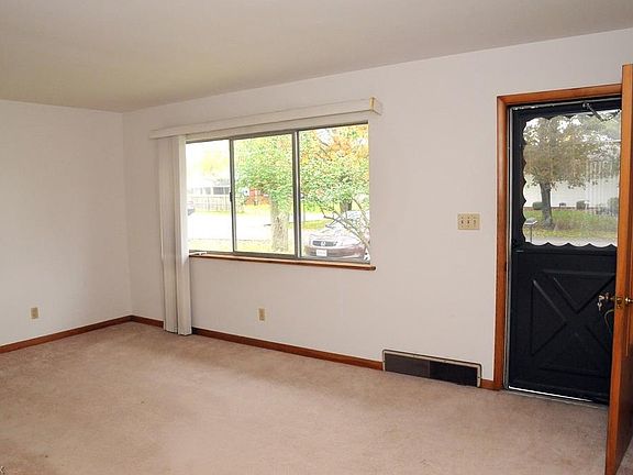 4th image of 2216 Carmen Dr