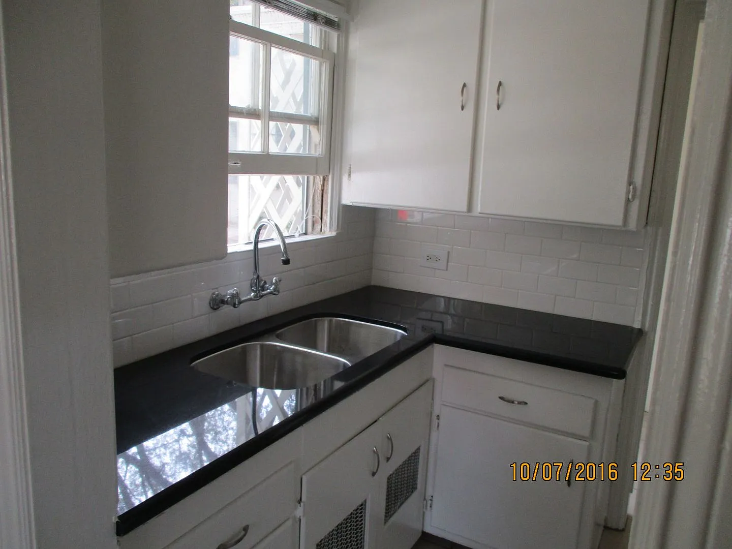 Tiverton Avenue/Weyburn Ave — Photo 2