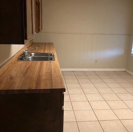 4th image of 4400 Versailles Dr