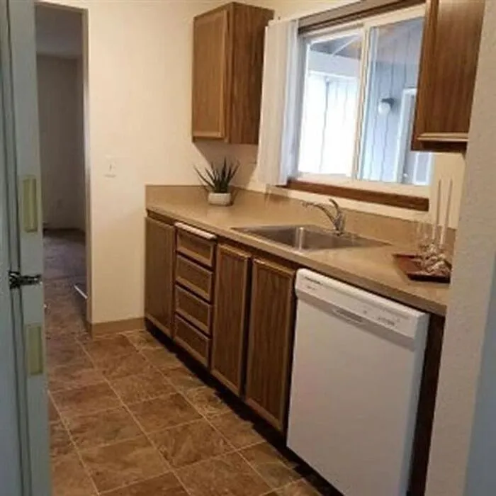 2 bed, 1.0 bath, 840 sqft, $1,545 — Photo 3