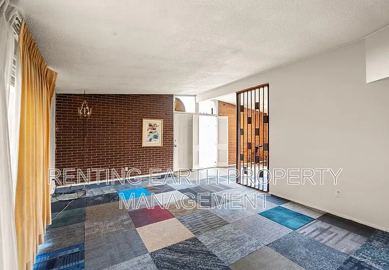 6452 Evergreen Blvd — Photo 27