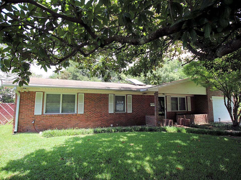 1st image of 23 Windemere Ct NW
