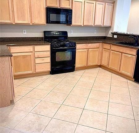 5th image of 6813 Royal Poinciana Ct