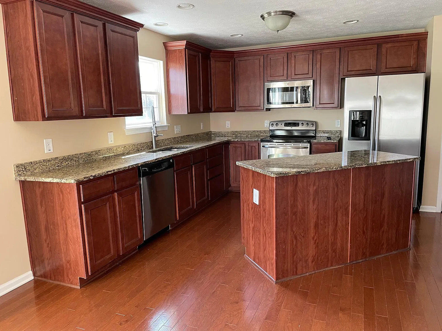 2415 Chelsea St — Photo 2