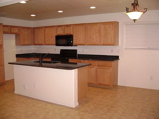 5th image of 1999 W San Tan Hills Dr