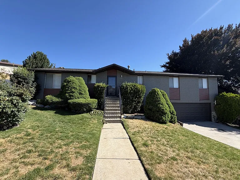 286 Paulette Way — Photo 2