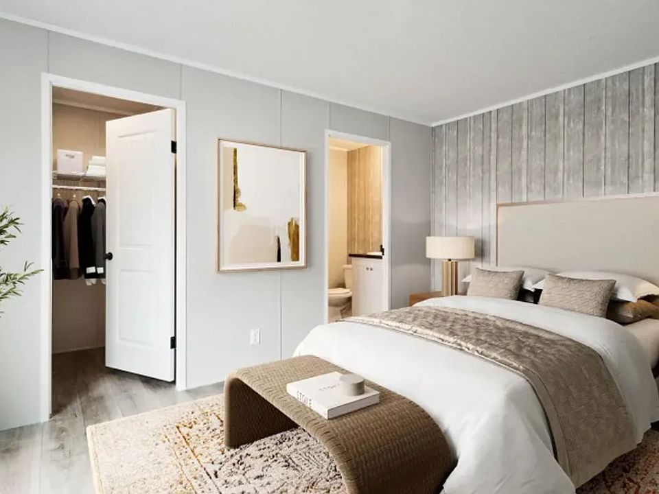 2nd image of 17172 Canterbury Cir