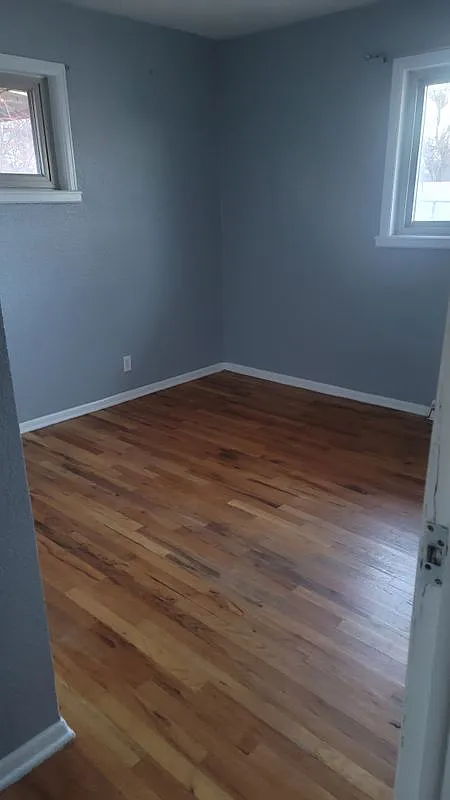 6 bed, 2.0 bath, 4000 sqft, $2,900 — Photo 2