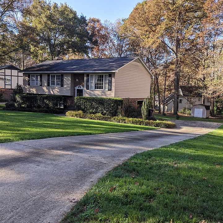 2nd image of 1104 Tanglewood Dr