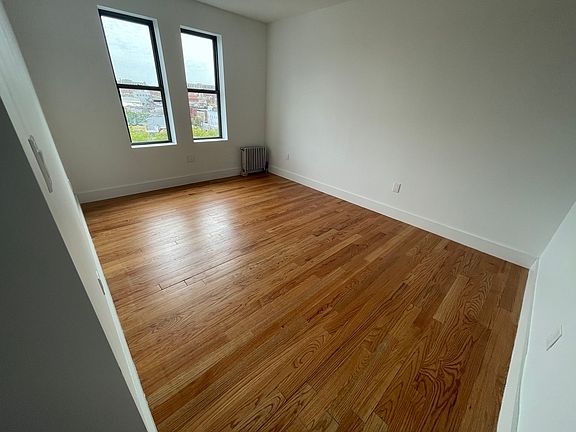 4th image of 1686 Clay Ave #31