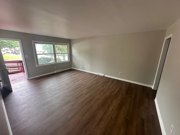 37 Colony Rd — Photo 5