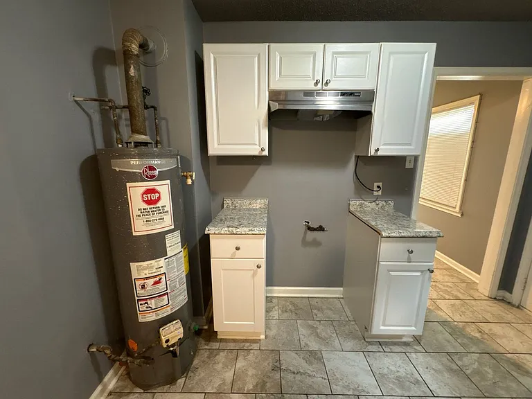 1408 Effie Rd — Photo 8
