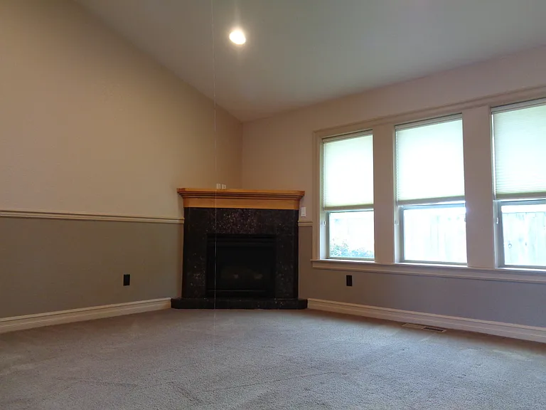 6439 Robin Hood St SE — Photo 8