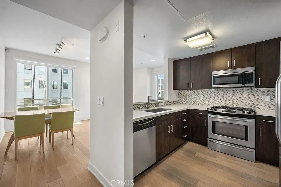 2 bed, 960 sqft, $2,850 — Photo 4