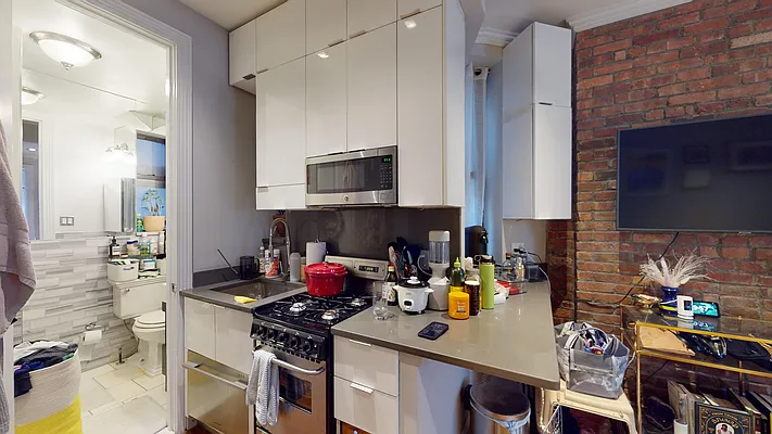 Rented by Bond New York | media 71