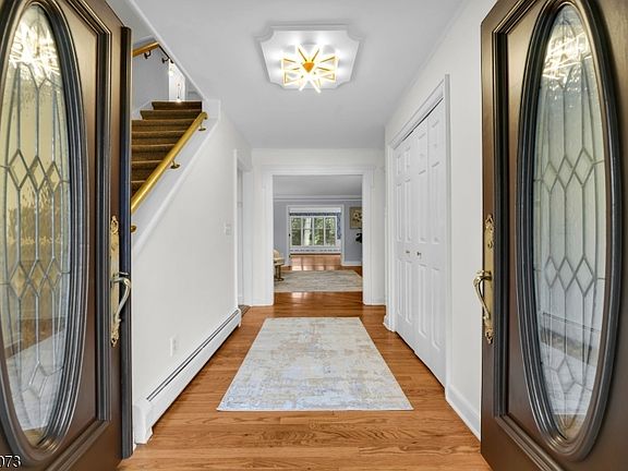 4th image of 10 Mountain View Dr