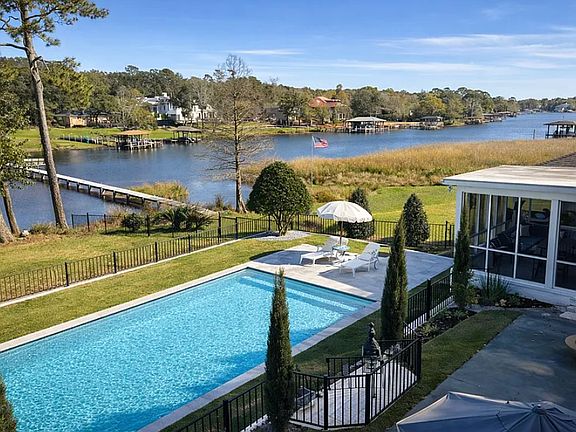 3rd image of 4010 Menendez Dr