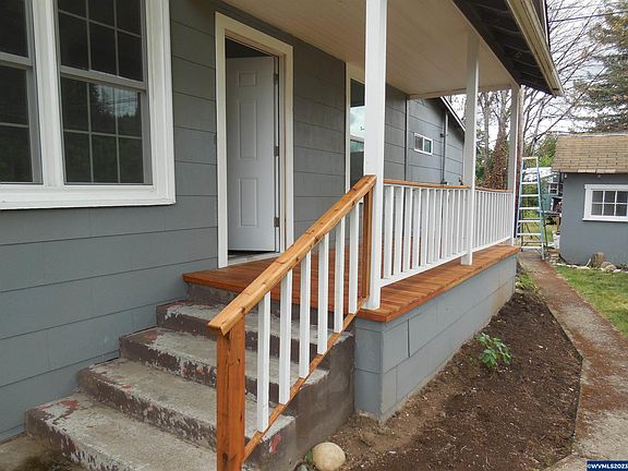 3rd image of 796 NW Alder St