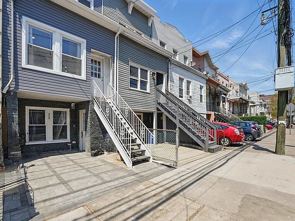 3rd image of 949 Summit Ave Floor 2