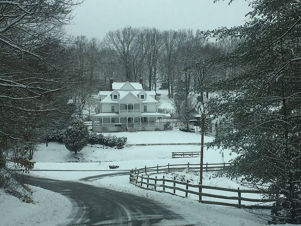 1st image of 17 River Bend Rd